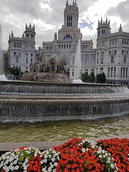 Ayuntamiento de Madrid, fuente de Cibeles. Mudanzas en Madrid 